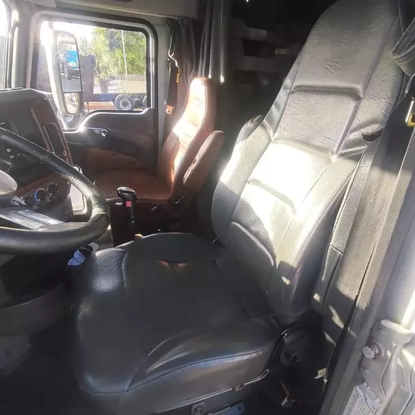 camiones y vehiculos pesados - MACK CXU613 año 2013 7