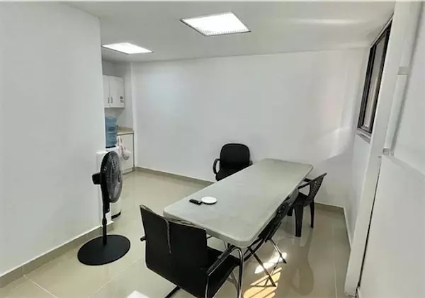 oficinas y locales comerciales - Local céntrico en el Millon 6