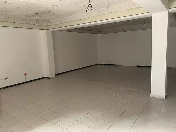 oficinas y locales comerciales - Local en evaristo morales primer nivel  2