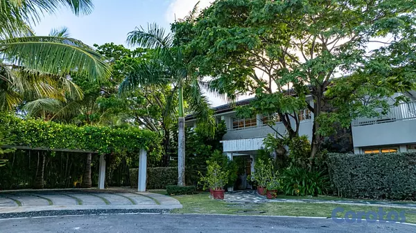 oficinas y locales comerciales - Vendo Villa en Punta Cana  5