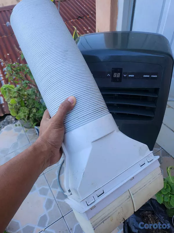aires acondicionados y abanicos - aire acondicionado portátil LG de 12,000 btu enfría super bien con accesorios  2