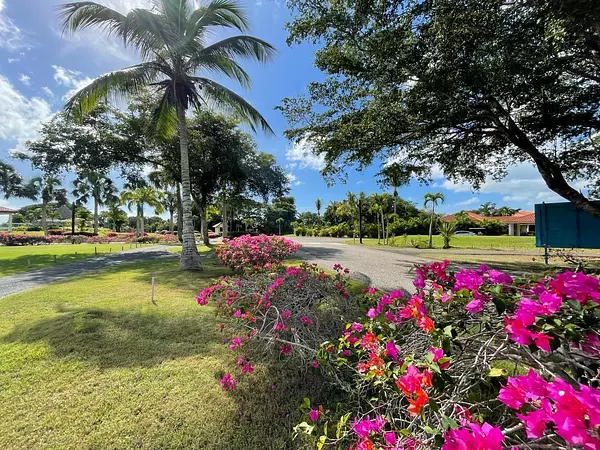 casas vacacionales y villas - Vendo bella villa de 2 niveles y con piscina y jardín 7