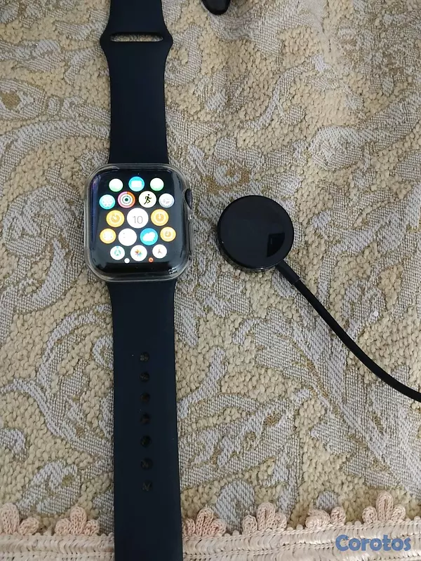 otros electronicos - En venta Apple Watch 40mm serie 5 aluminio gris 32g desbloqueado con su cargador 3
