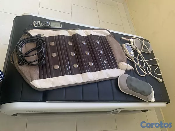 Salud y Equipamiento Médico - vendo una cama de masaje  2