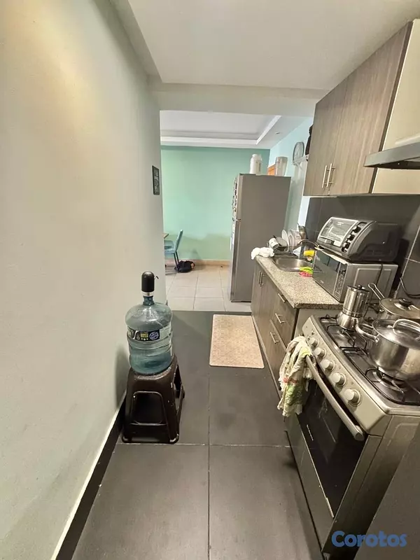 apartamentos - vendo naco segundo nivel una habitación terraza 1.5 baños parqueo área de lavado 9