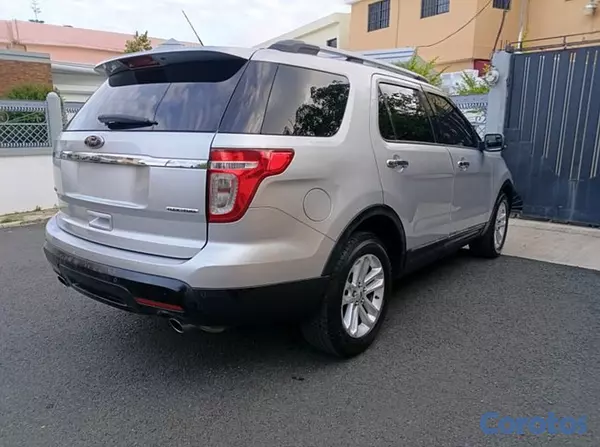 jeepetas y camionetas - Ford Explorer 2014 XLT – 3 Filas, asientos en piel 4