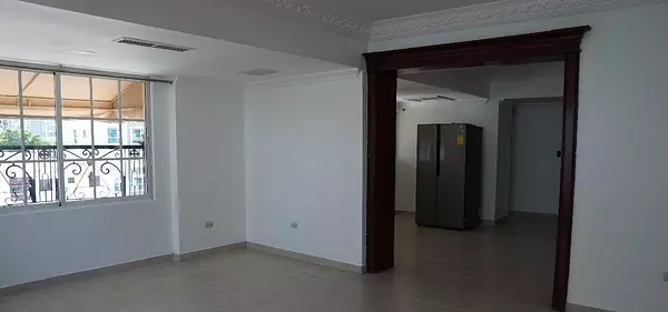 apartamentos - Amplio apartamento de estilo clásico en Naco con excelente distribución y vista  10