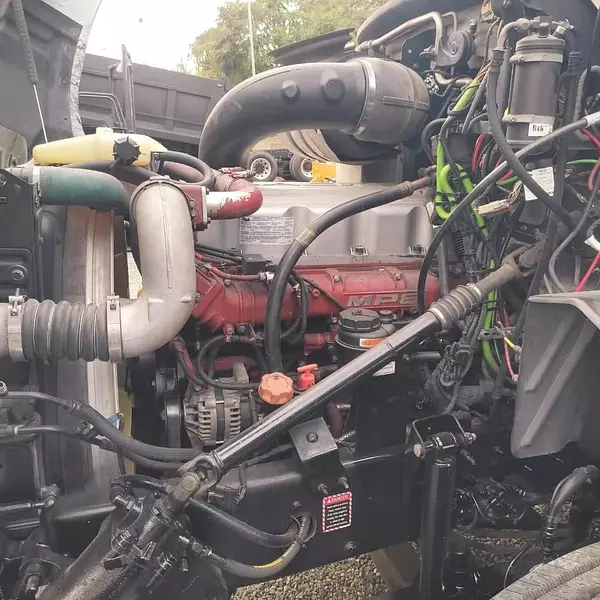 camiones y vehiculos pesados - MACK CXU613 año 2013 4