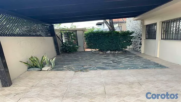 casas - CASA DE DOS NIVELES EN VENTA  Los Restauradores (Cerca de Jumbo Luperón) 4