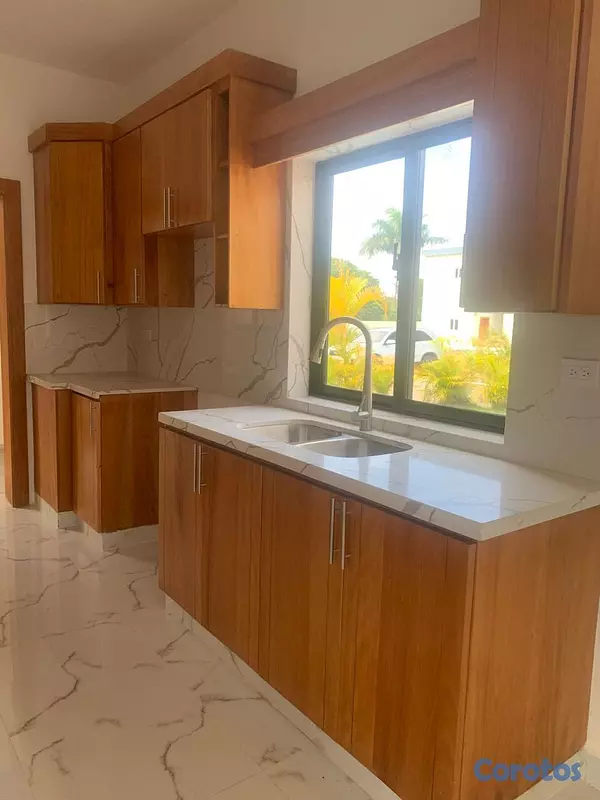 apartamentos - Tu Propio Castillo Cerca del Mar Casa con Piscina 7