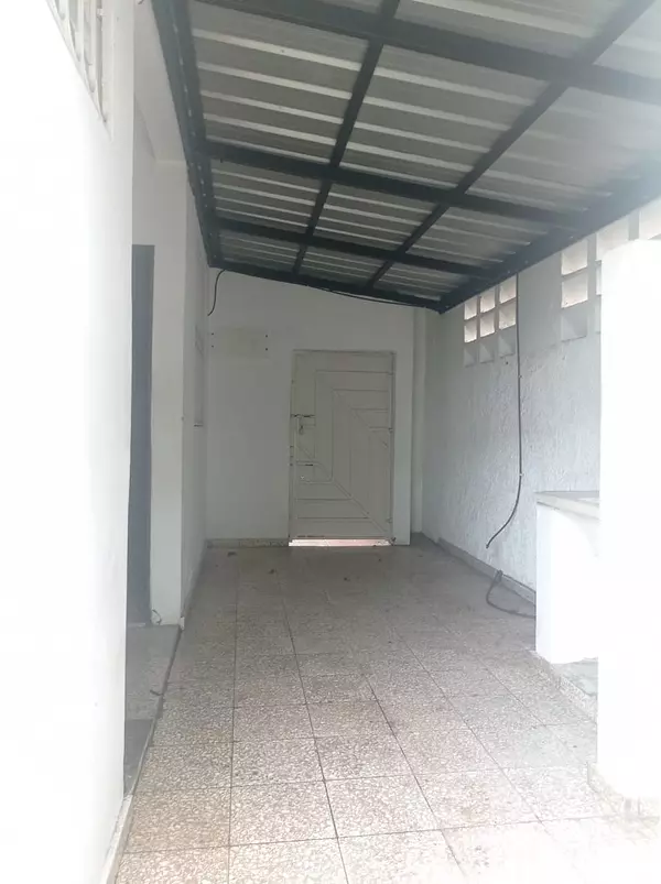 apartamentos - Casa en alquiler para oficina en El Millon 9