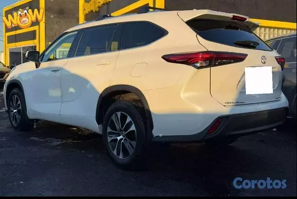 jeepetas y camionetas - Toyota highlander XLE AWD 2020 5