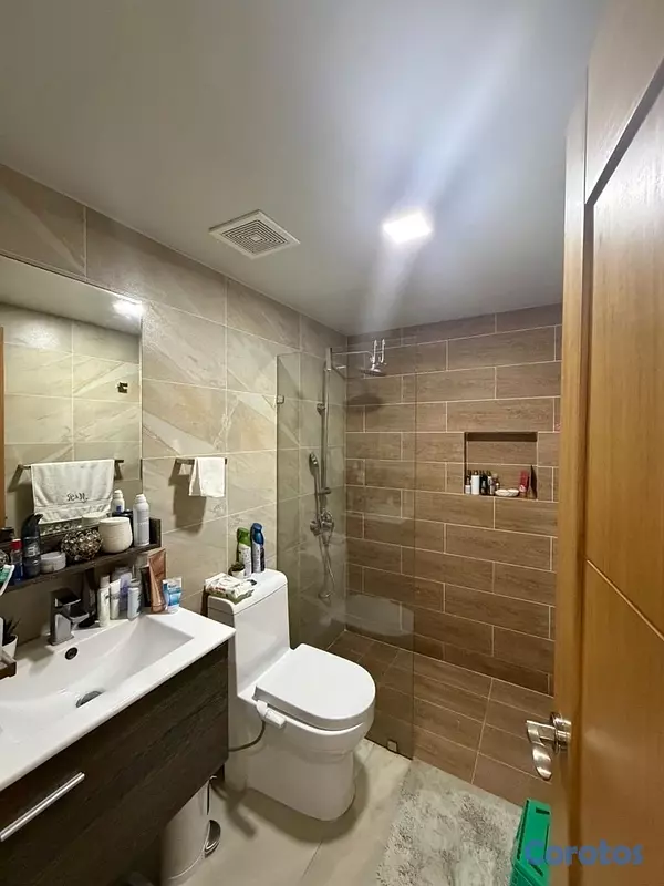 apartamentos - vendo en el millón tercer nivel tres habitaciones 2.5 baños dos parqueos balcón 8
