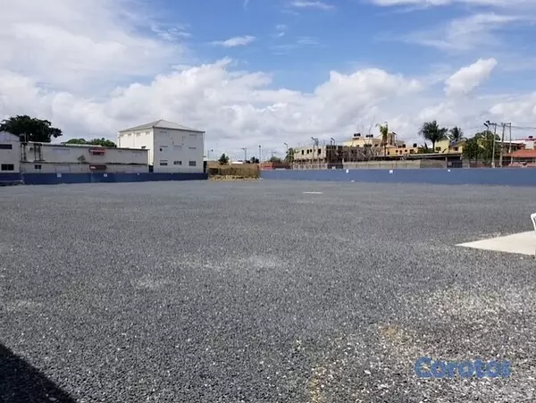 oficinas y locales comerciales - Se vende Parqueo Comercial detrás parada Metro Mamá Tingó 6