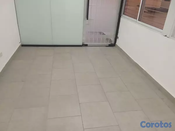oficinas y locales comerciales - Oficina en alquiler – Rómulo, 3er piso
 6
