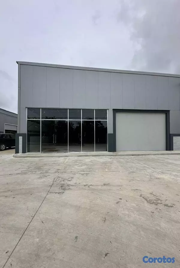 solares y terrenos - Naves comerciales en renta en Bávaro Punta Cana cerca de la Avenida Barceló 4