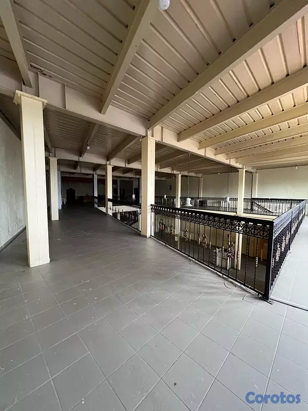 oficinas y locales comerciales - Local comercial de dos niveles con estructura de hormigón armado NAGUA 6
