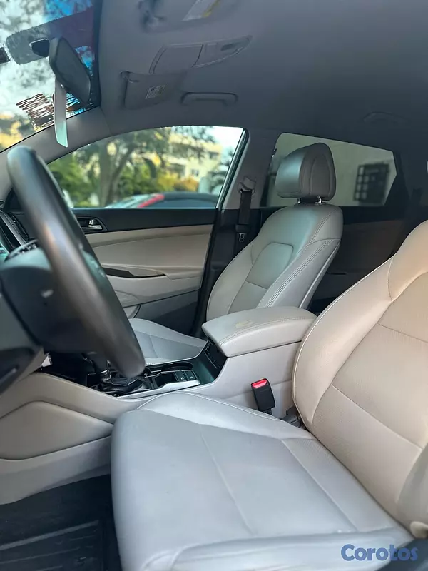 jeepetas y camionetas - Hyundai Tucson 2018 Negociable 7