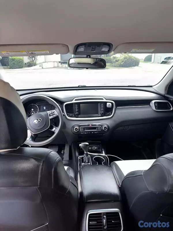 jeepetas y camionetas - Vendo Kia Sorento com nueva  4