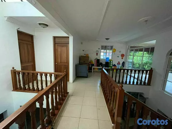 casas - Vendo Lujosa casa Vista Hermosa, Santo Domingo Est 2