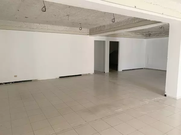 oficinas y locales comerciales - Local en evaristo morales primer nivel  4