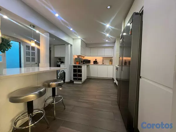 casas - Hermosa Casa en Venta en La Castellana – Santo Dom 16