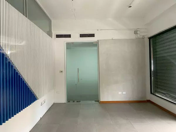 oficinas y locales comerciales - Local céntrico en la esperilla 2