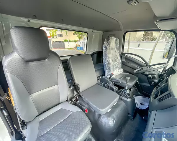 camiones y vehiculos pesados - Isuzu FTR 21 Pies 8