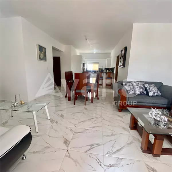 casas - Casa de venta de dos niveles en la zona sur de Santiago 2