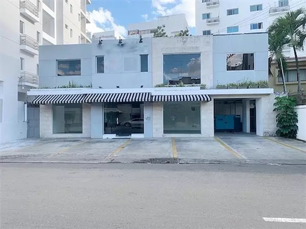 oficinas y locales comerciales - Local corporativo en evaristo 4