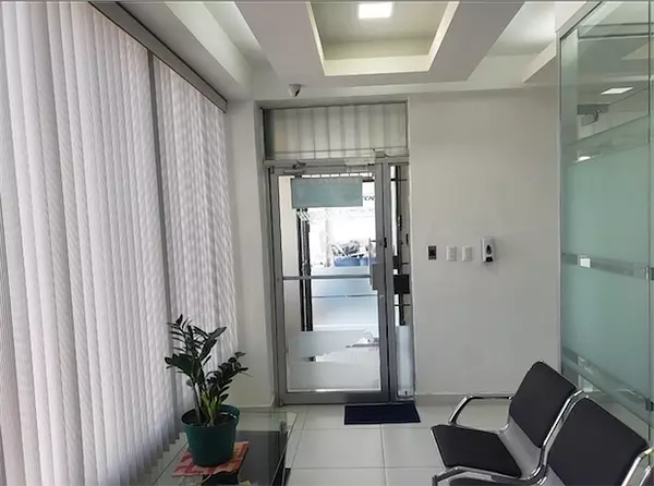 oficinas y locales comerciales - Oficina en zona céntrica de arroyo hondo 7