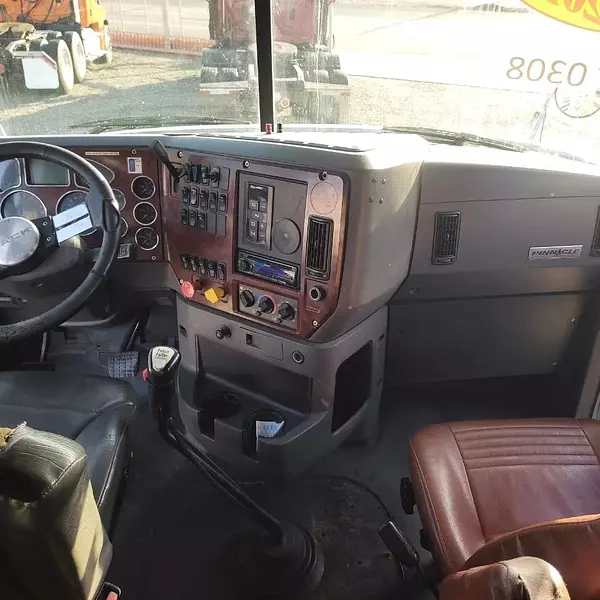 camiones y vehiculos pesados - MACK CXU613 año 2013 6