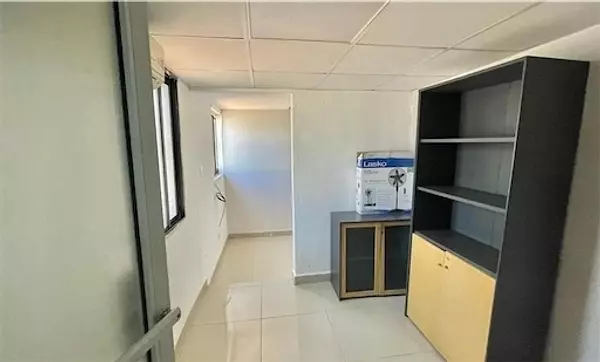 oficinas y locales comerciales - Local céntrico en el Millon 5