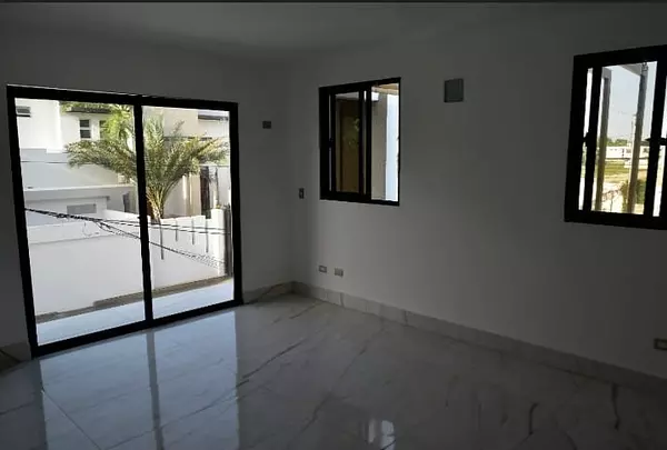 casas - Se Vende Casa de 2 Niveles en Las Carmelitas  4