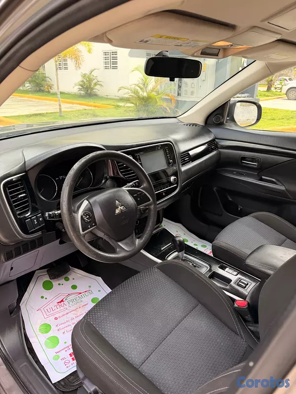 jeepetas y camionetas - Mitsubishi Outlander 2020 6