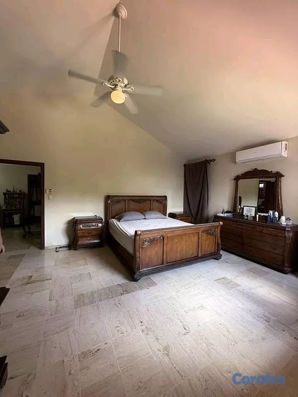 casas - Venta de Casa en Los Cacicazgos de oportunidad  4