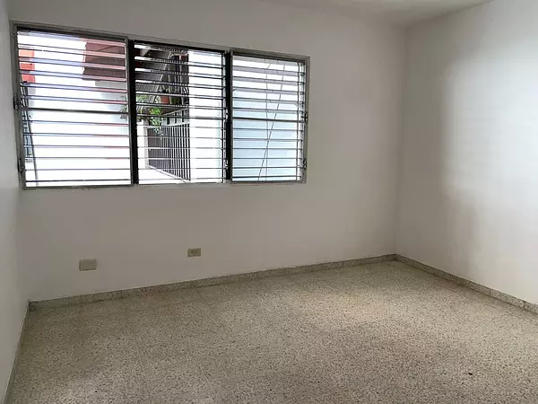 apartamentos - ALQUILO Serralles 📍🤩

Apartamento clásico en buen estado con las siguientes  1