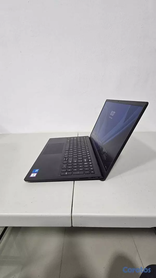 computadoras y laptops - Laptop DELL Intel Core 3 100U 8