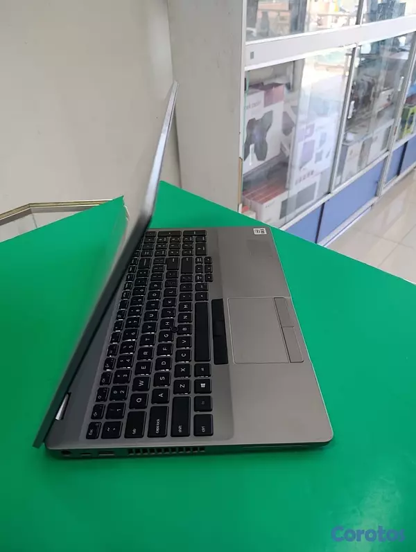 computadoras y laptops - Laptop DELL PRECISION3550 I5-10 GEN/2GB DE VIDEO/256SSD/ 16GB RAM/15.6 Pulg/2GB 2