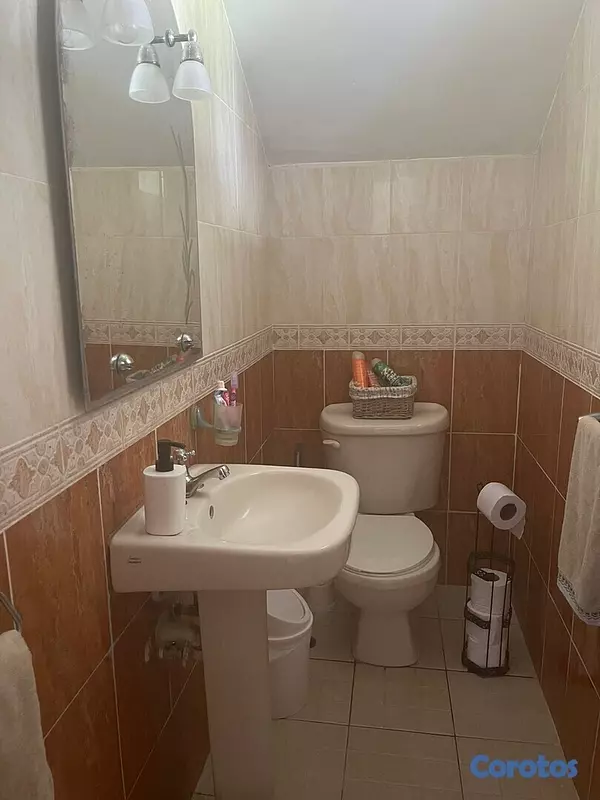 casas vacacionales y villas - Vendo villa de dos niveles 3 habitaciones en Metro Country Club  4