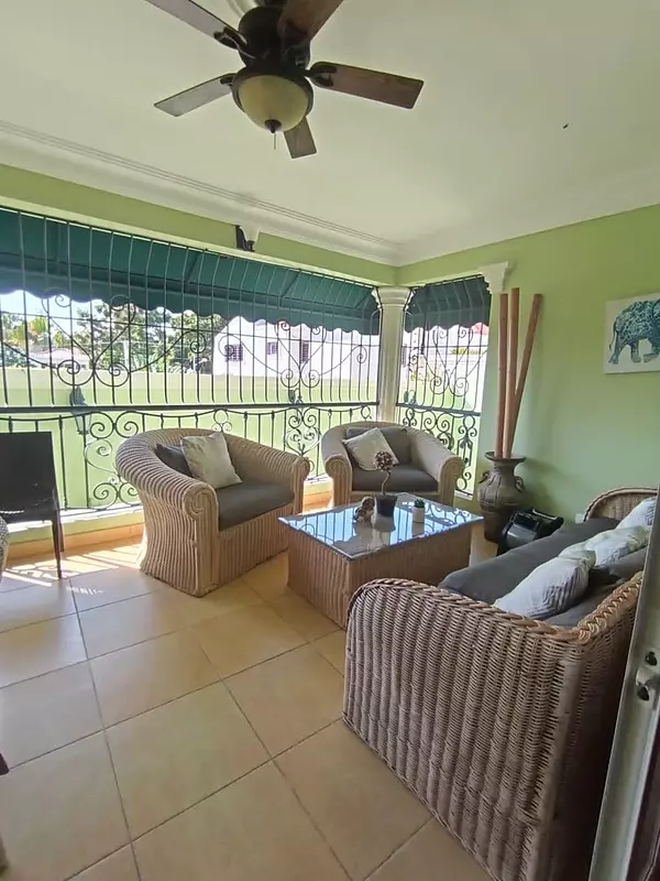 casas - Se vende de oportunidad Casa de dos niveles Cerros de Arroyo Hondo 
USD$425,000 5