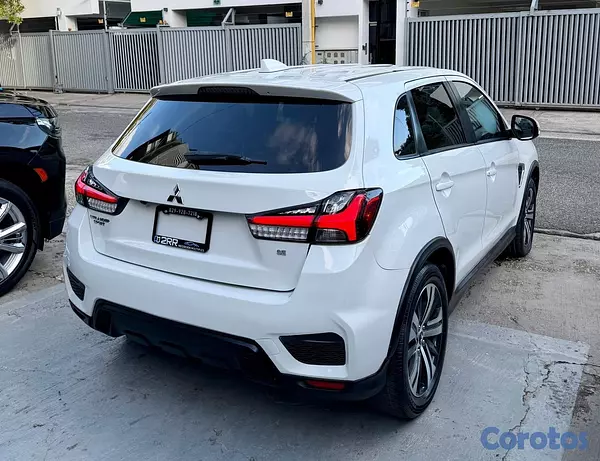 jeepetas y camionetas - Mitsubishi Outlander SE 2020 11