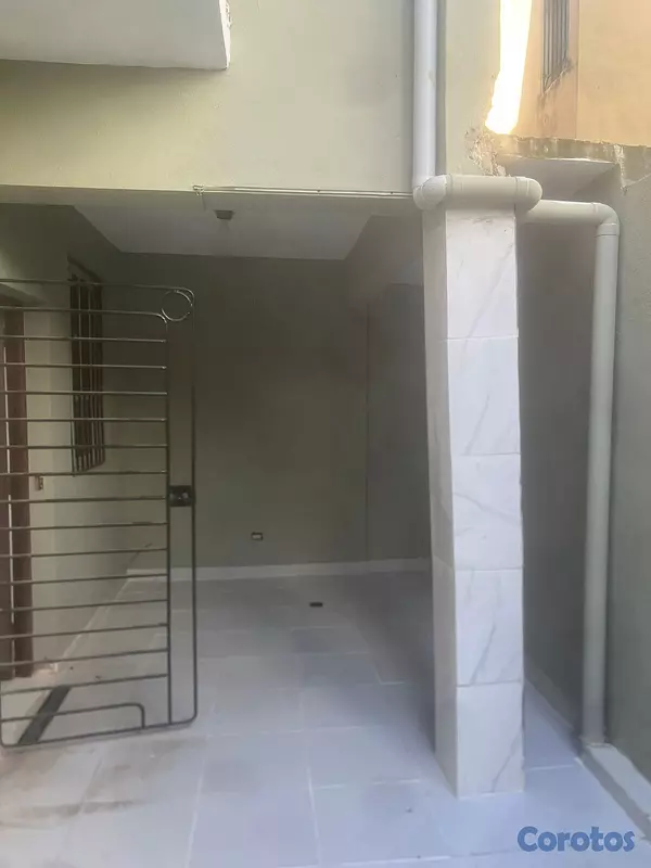 casas - Casa de dos niveles en venta en zona tranquila y r 8