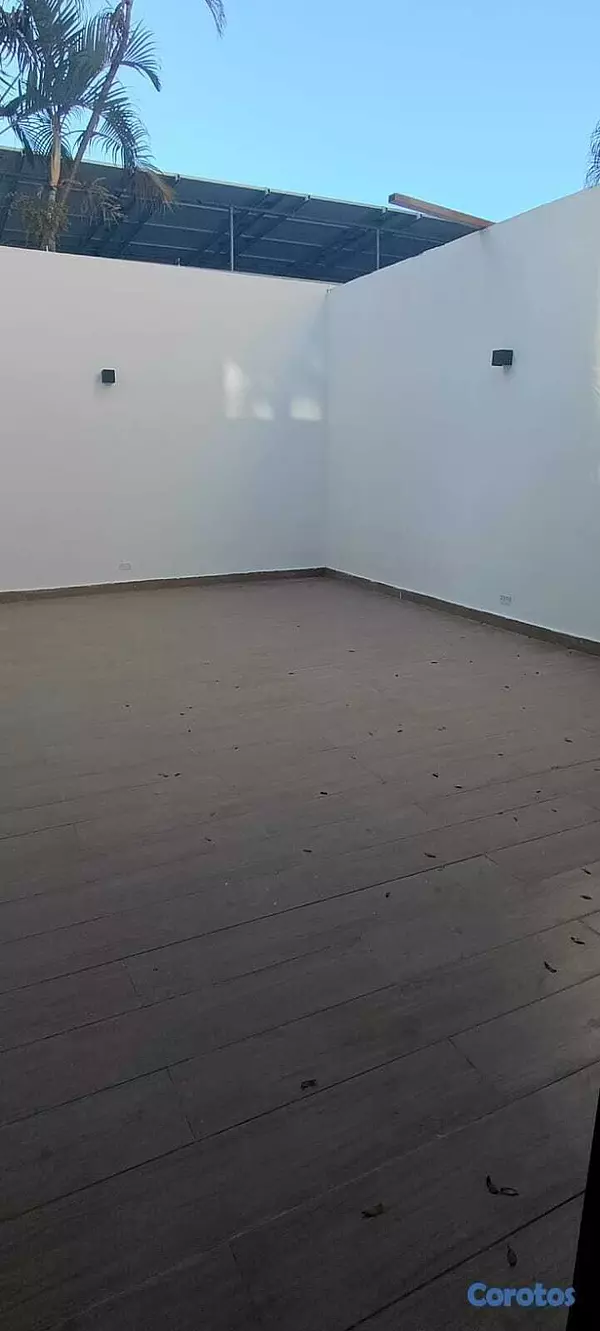 oficinas y locales comerciales - La Julia, Local 122mts en primer nivel con terraza 7