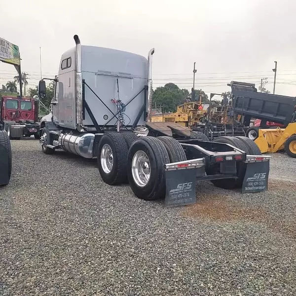 camiones y vehiculos pesados - MACK CXU613 año 2013 8