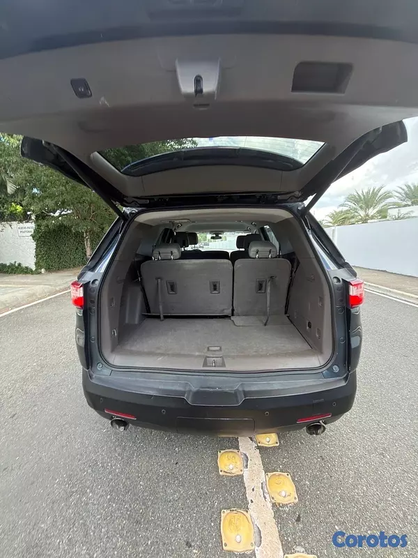 jeepetas y camionetas - Chevrolet Traverse  LT Cómo nueva  4