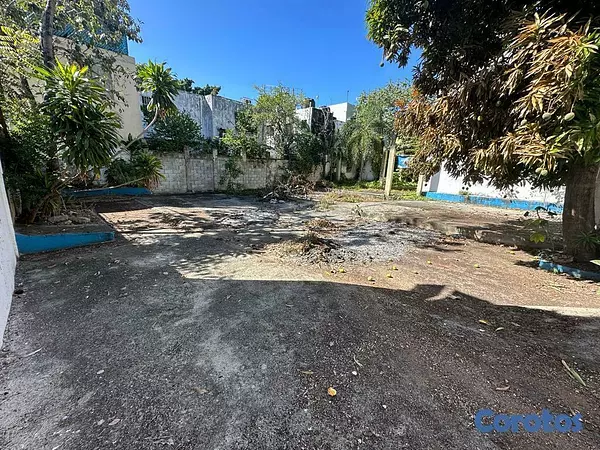 solares y terrenos - Solar amplio en venta en Gazcue 5