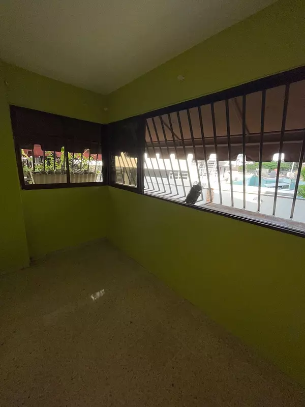 apartamentos - ALQUILO Serralles 📍🤩

Apartamento clásico en buen estado con las siguientes  2
