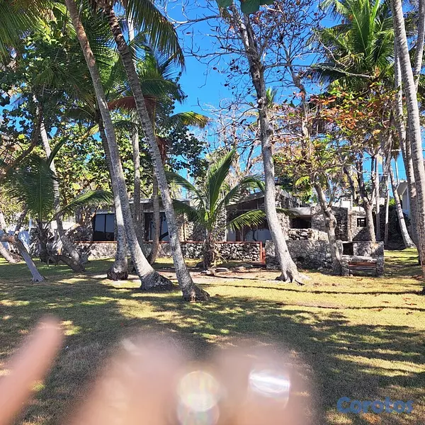 solares y terrenos - Vendo Terreno Boca Chica Zona Exclusiva Frente Al Mar
con Casa de 300 metros 
 10
