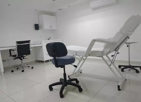 oficinas y locales comerciales - LOCALES DISPONIBLES EN NACO Ensanche Naco, Santo D 9
